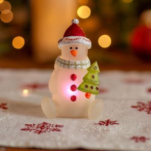 Sneeuwpop met rode muts